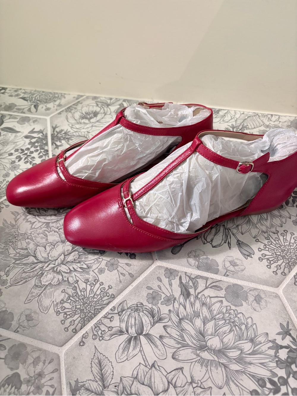 Naturalizer T-Strap Women's Caresse Flats in Red, Size 9, NWT